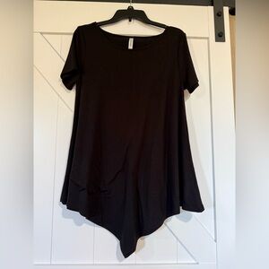 Zenana Outfitters Black Asymmetrical Hem Top